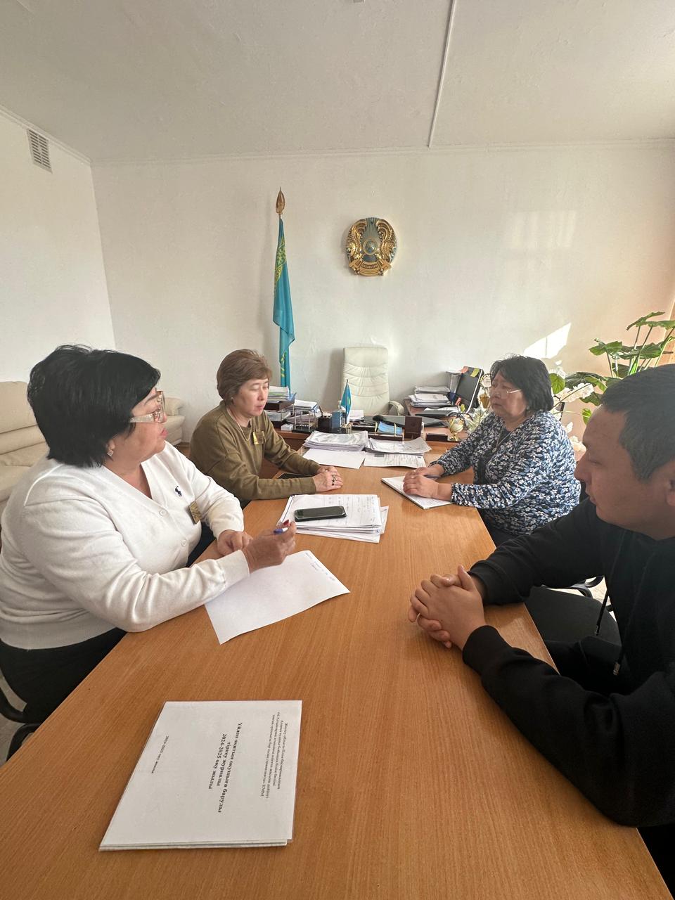 11- сынып жетекшілерімен Ұлттық Бірыңғай Тестілеуге дайындық туралы кеңес